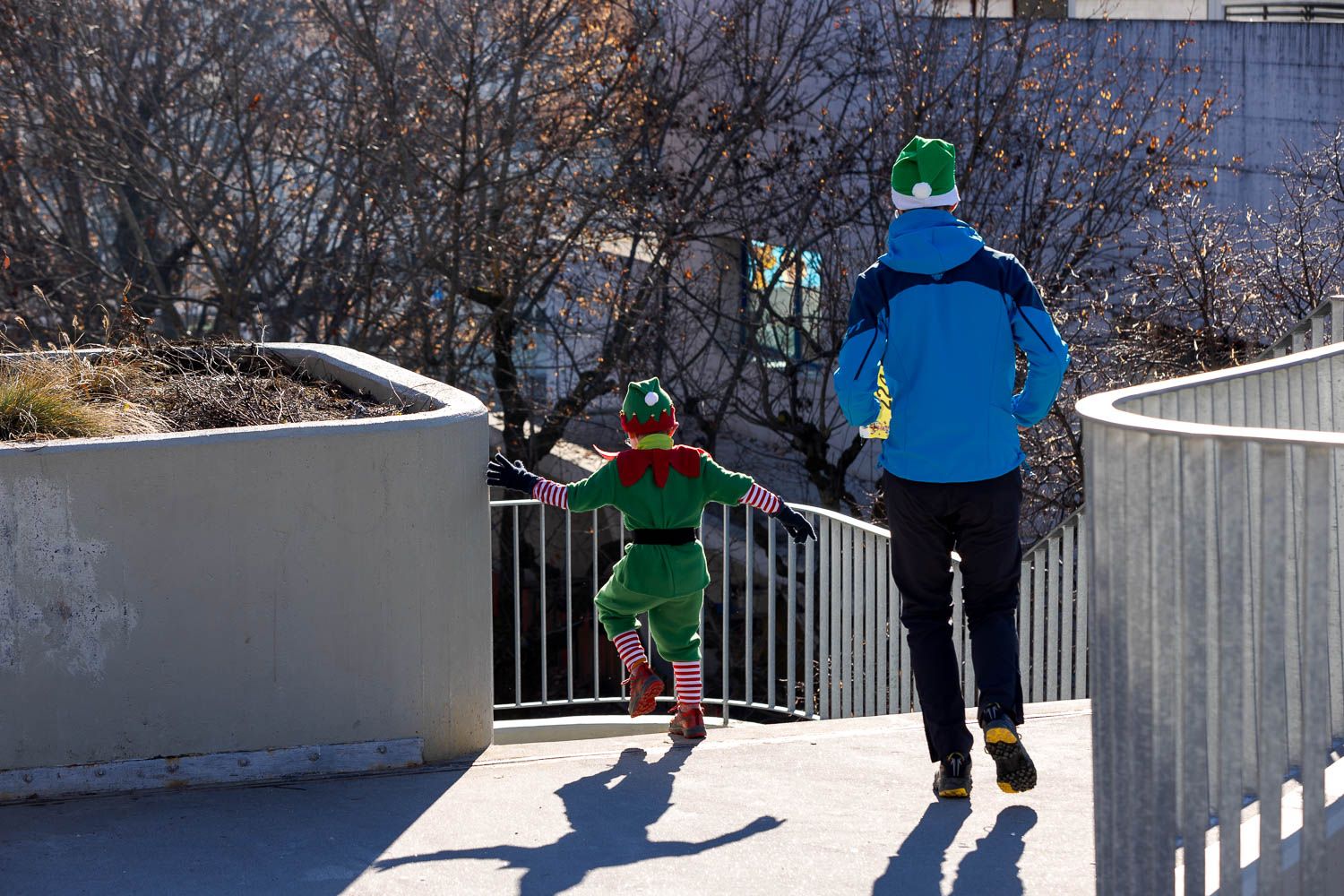 Wichtel mitten im Lauf auf dem Hindernisparcours